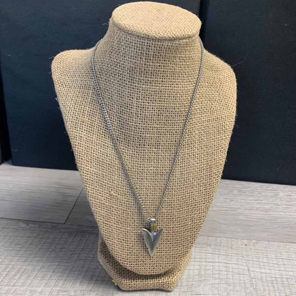 Silver Arrowhead Pendant Necklace Gold Tone Rope Detail 18 Inch Curb Chain 3771